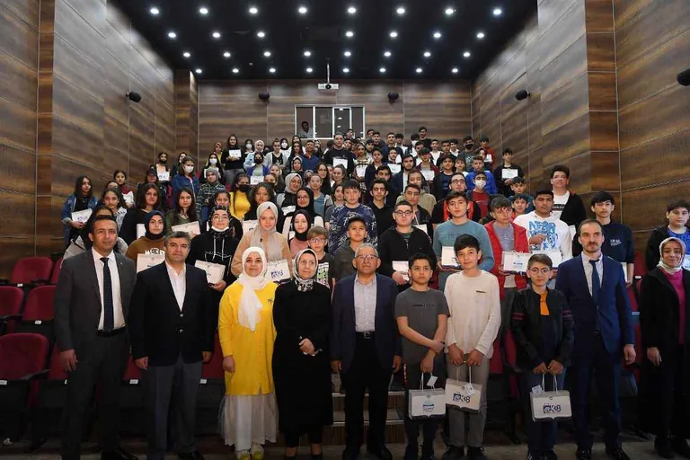  YKS’DE KAYMEK’TEN 4 ÖĞRENCİ İLK BİNE GİRDİ — haber görseli
