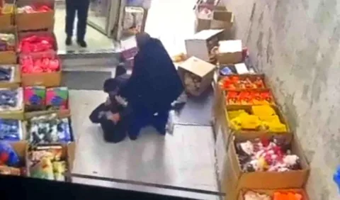 Şanlıurfa'da Müşteri Kapma Kavgası Kamerada! Komşu Esnaflar Birbirine Girdi — haber görseli
