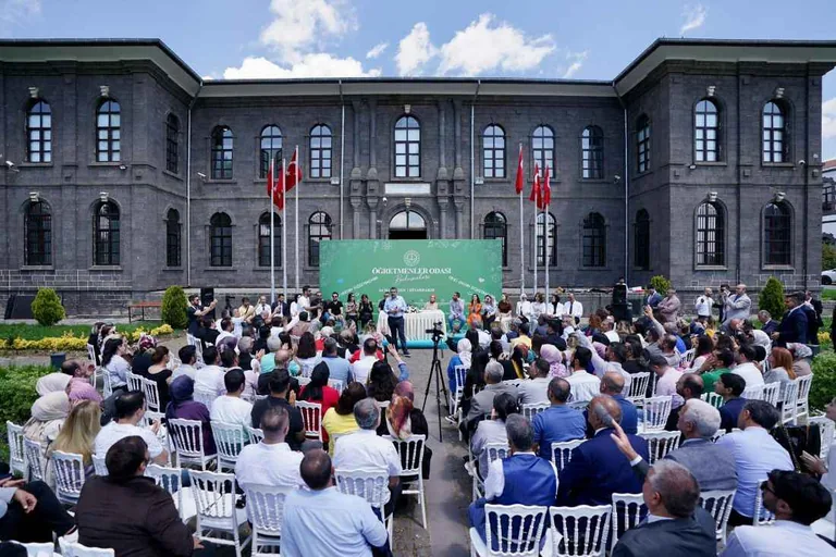 Milli Eğitim Bakanı Yusuf Tekin, öğretmen atamaları için gün verdi — haber görseli