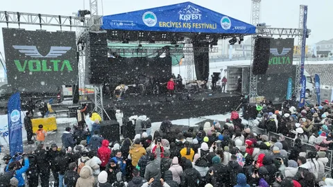En Büyük Kar Festivali Kışfest'te Kar Altında "Ferhat Göçer" Konseri — haber görseli