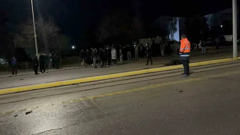 ESKİŞEHİR’DE DEHŞET: Tamvaydan inen yayalara araç çarptı: 3 kişi Öldü — haber görseli