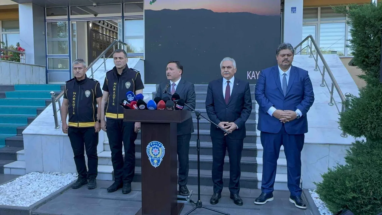 Vali Çiçek Duyurdu: Kayseri Tarihinin En Büyük Uyuşturucu Operasyonu! 282 Hedef Şahsa Eş Zamanlı Baskın — haber görseli
