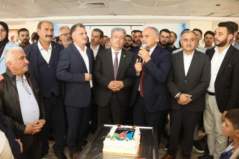 Başkan Esat Öztürk Mazbatasını Alarak 3.Dönemine Başladı — haber görseli