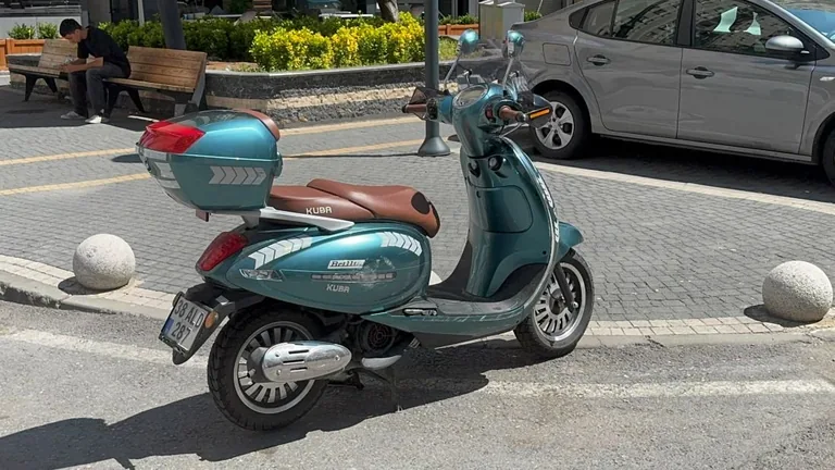Sahabiye'de Kaza! Hafif Ticari Araç ile Motosiklet Çarpıştı: Baba ve Kızı Yaralandı — haber görseli