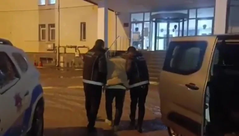 Kayseri Polisi Nefes Aldırmıyor! Suç Makinesine Emniyet Freni: 22 yıl hapisle aranan hükümlü yakalandı — haber görseli