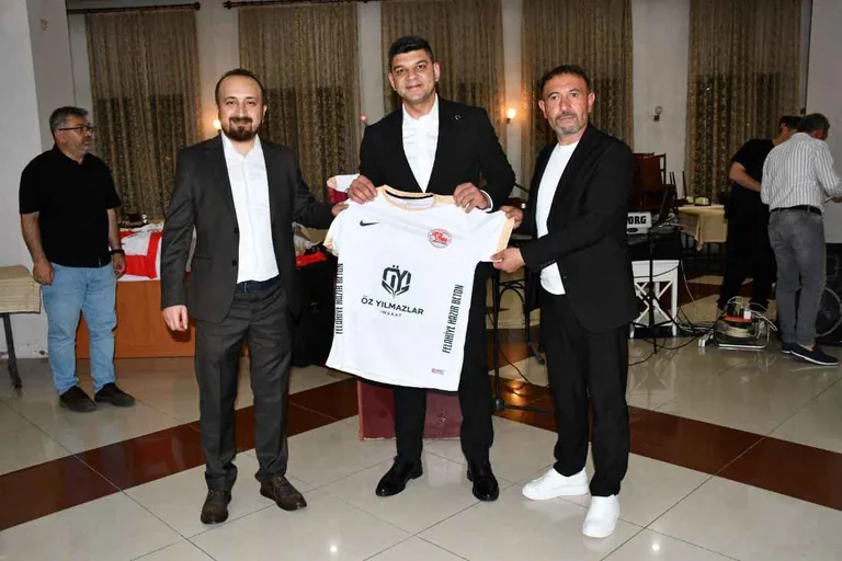 Süper Amatör Küme’ye Yükselen Büyük Toramanspor’dan Görkemli Kutlama — haber görseli