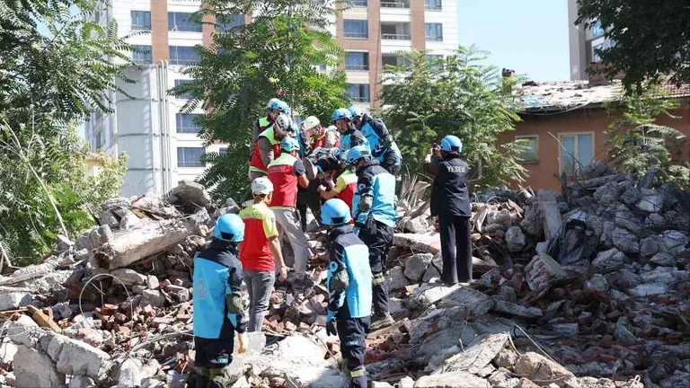 Kocasinan Belediyesi’nden Deprem Tatbikatında Örnek Performans — haber görseli