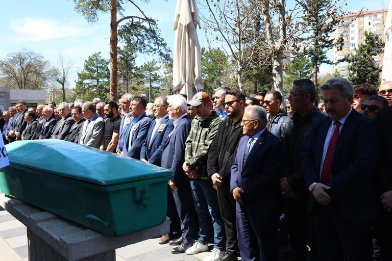 CHP Kayseri İl Başkanı Feyzullah Keskin'in oğlu Hüseyin Keskin Son Yolculuğuna Uğurlandı — haber görseli