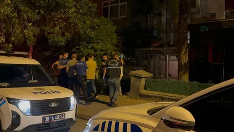 Hunat Mahallesi'nde Aile İçi Kavga! Üvey Babasını Bıçakla Ağır Yaraladı — haber görseli