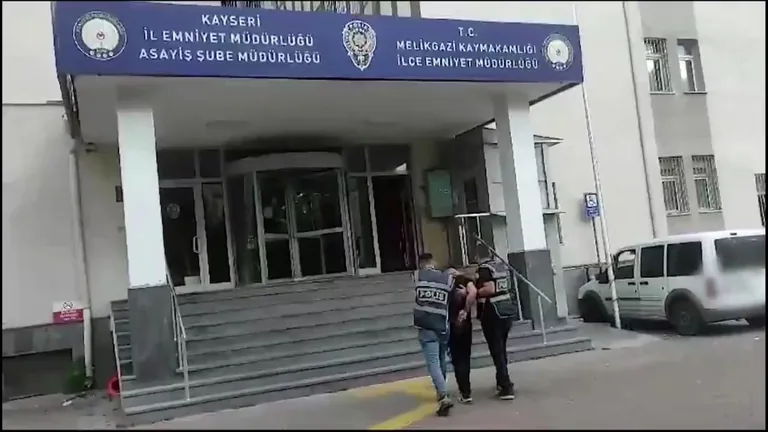 Kasten Öldürme Suçundan 12 yıl 4 ay hapis cezasıyla aranan firari yakalandı — haber görseli