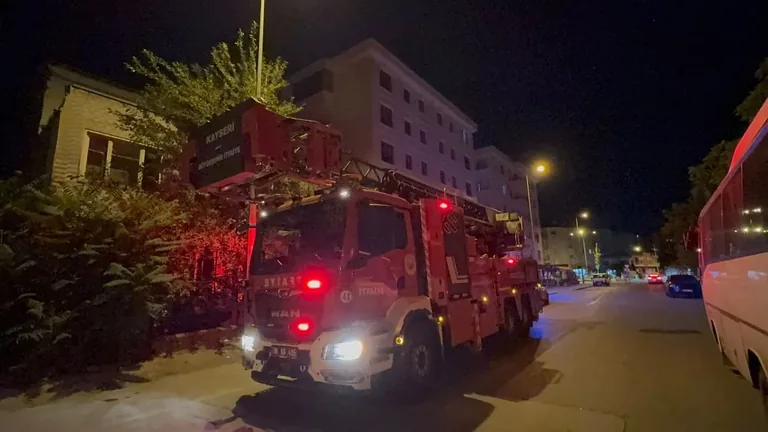 Kayseri’de Gece Yarısı Yanık Kokusu Paniği! Ekipler Seferber Oldu — haber görseli