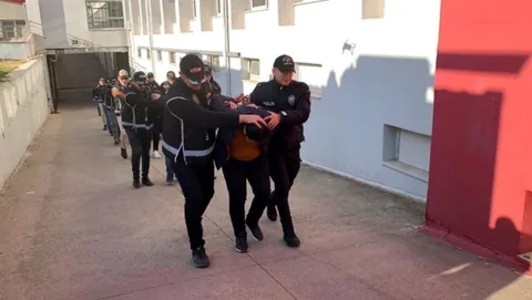 Adana Emniyeti'nin deposundan silah çalan 7 kişi tutuklandı! Aralarında Polislerde Var — haber görseli