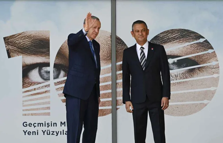 Cumhurbaşkanı Erdoğan İle CHP lideri Özel ne konuştu? Ömer Çelik'ten açıklama geldi — haber görseli