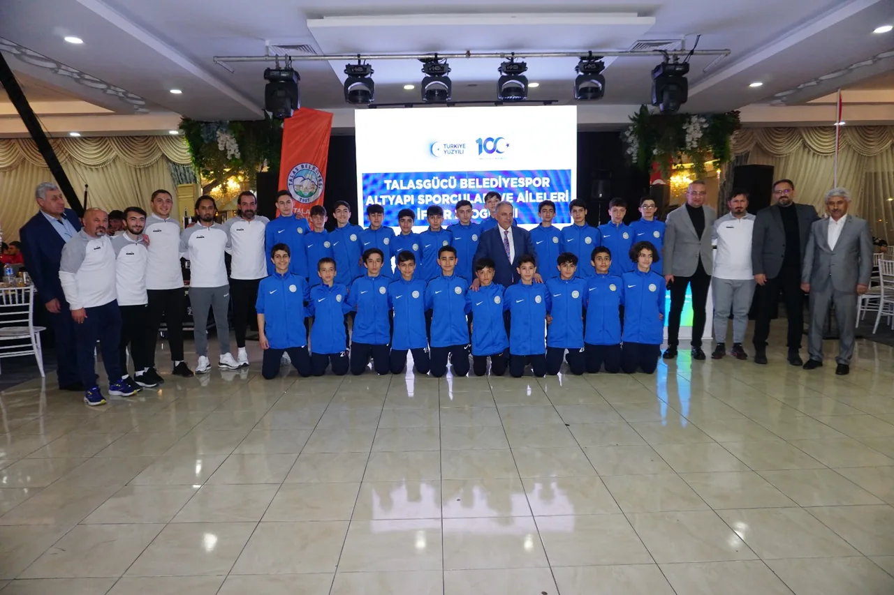 Başkan Yalçın Talasgücü Belediyespor alt yapı sporcuları ve aileleri ile iftarda buluştu — haber görseli