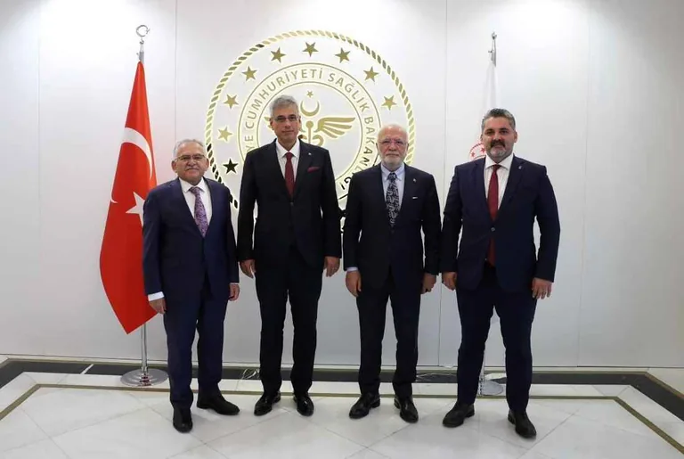 Kayseri AK Parti Teşkilatından Bakan Kurum ve Bakan Memişoğlu’na 'Hayırlı Olsun' Ziyareti — haber görseli