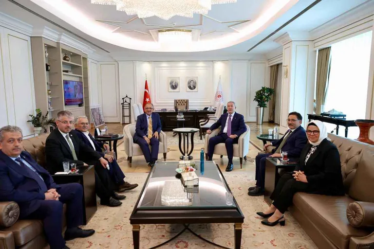 Vali Çiçek ve Başkan Büyükkılıç  Ankara'da ! Kayseri'nin Önemli Projeleri Masaya Yatırıldı — haber görseli