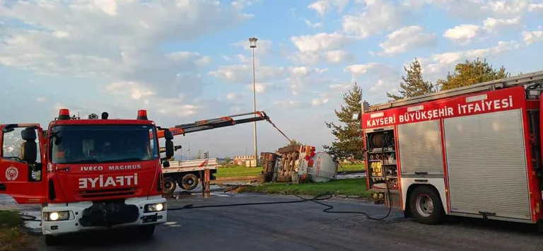 Sondakika... Kayseri’de yolcu otobüsü ile yakıt tankeri çarpıştı: 35 yaralı — haber görseli
