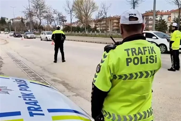 BAYRAMDA ACI BİLANÇO: 3 GÜNDE 27 CAN KAYBI, BİNLERCE YARALI! — haber görseli