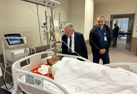 Başkan Büyükkılıç, Hızlı Tren Şantiyesinde Kaya Düşmesi Sonucu Yaralanan İşçiyi Ziyaret Etti — haber görseli