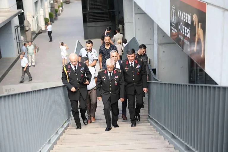 Jandarma Genel Komutanı Orgeneral Çetin'e Kayseri'de Yoğun İlgi — haber görseli