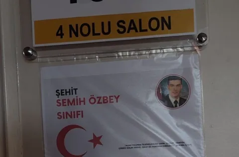 Lise öğrencileri şehitlerin ismini sınıflarda yaşatıyor — haber görseli