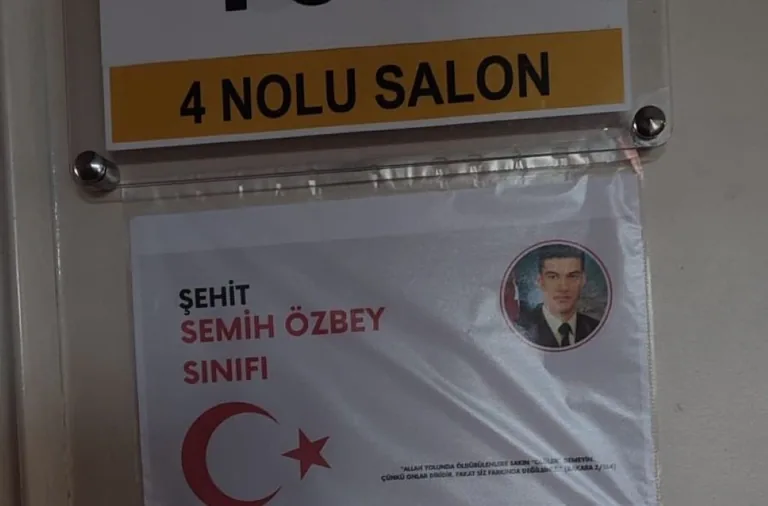 Lise öğrencileri şehitlerin ismini sınıflarda yaşatıyor — haber görseli