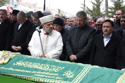 Başkan Hüseyin Akay’ın annesi son yolculuğuna uğurlandı — haber görseli