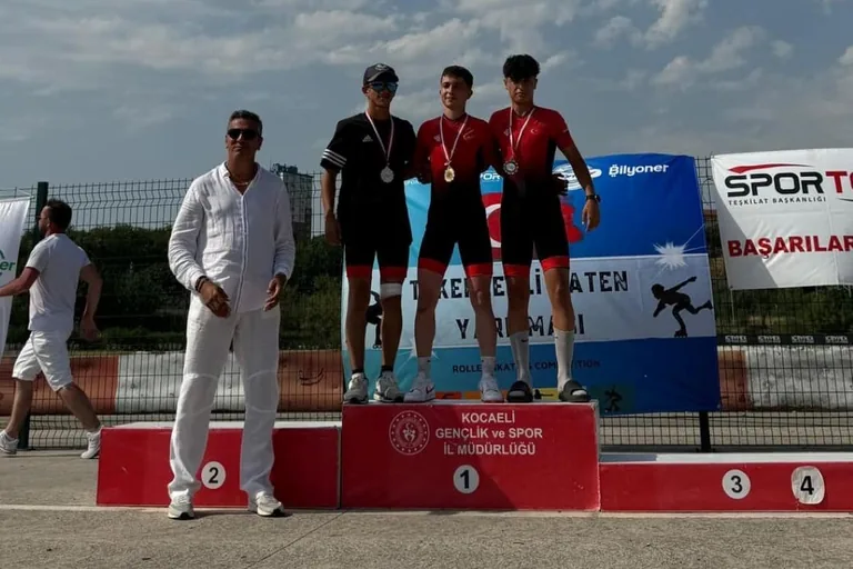 Kayserili Sporculardan Madalya Yağmuru! Genç Patenciler Kocaeli'den 8 Madalya İle Döndü — haber görseli