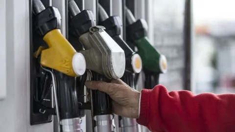 Araç sahiplerine güzel haber! Benzine gece yarısı 1 lira 38 kuruş indirim geldi — haber görseli