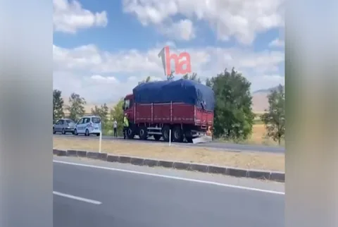 Kayseri-Malatya Karayolunda Feci Kaza! Anayola Çıkan Kamyon Kazaya Sebep Oldu: 2 Ölü 1 Yaralı — haber görseli