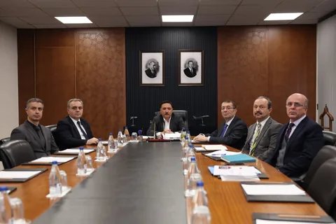 Vali Gökmen Çiçek başkanlığında sağlık hizmetleri masaya yatırıldı — haber görseli