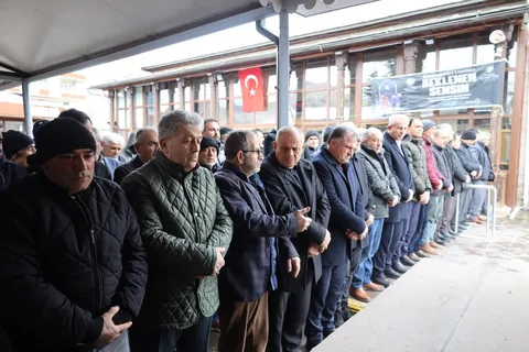 Soluk borusuna yiyecek kaçınca hayatını kaybeden Fevzi Bilici, son yolculuğuna uğurlandı  — haber görseli