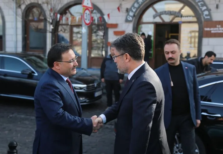 Tarım ve Orman Bakanı Yumaklı, Vali Çiçek ile bir araya geldi — haber görseli