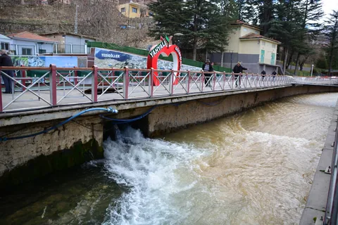 Yahyalı’da Su Seviyesi Zirve Yaptı: Gözbaşı Havuzları’nda Kontrollü Tahliye Mesaisi! — haber görseli