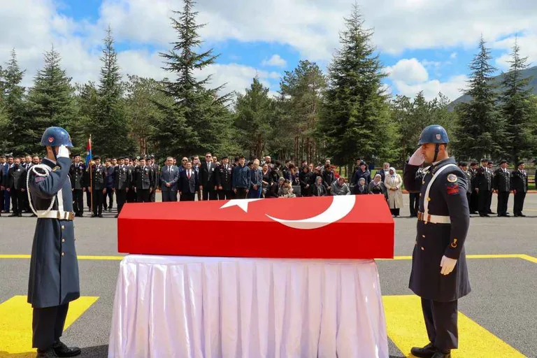 Jandarma Astsubay Kıdemli Başçavuş Demirci kansere yenik düştü — haber görseli