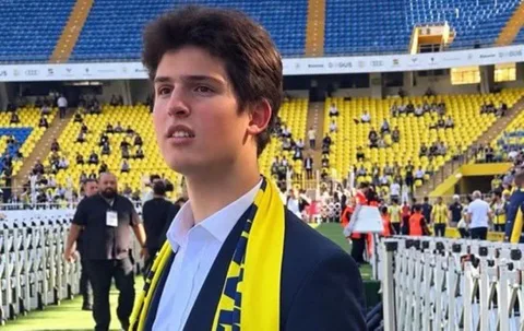 Koç Ailesinin Veliahtı Kerim Rahmi Koç, Derbiye İETT Otobüsüyle Gitti — haber görseli