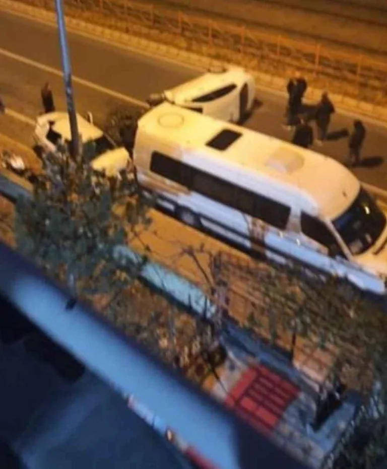 İldem'de Akıl Almaz Kaza! Park Halindeki Otomobile Çarpıp Takla Attı — haber görseli