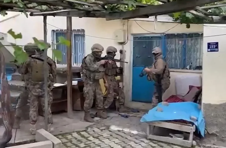 Kayseri’de Uyuşturucu Tacirlerine Şafak Operasyonu: Şehit İbrahim Birol-10 Operasyonu'nda 11 Gözaltı — haber görseli