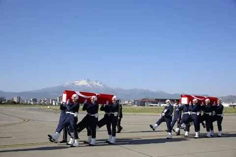 Şehit Pilotlarımız Düzenlenen Törenle Memleketlerine Uğurlandı — haber görseli