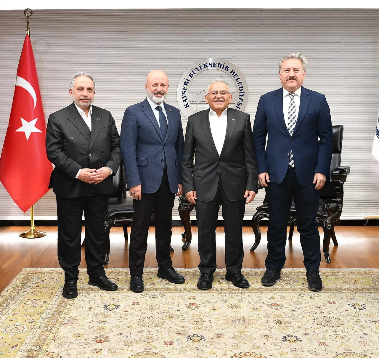 EMEKÇİNİN HAKKI TESLİM EDİLDİ! Kayseri Belediyelerinde Toplu İş Sözleşmeleri Uzlaşıyla Tamamlandı — haber görseli