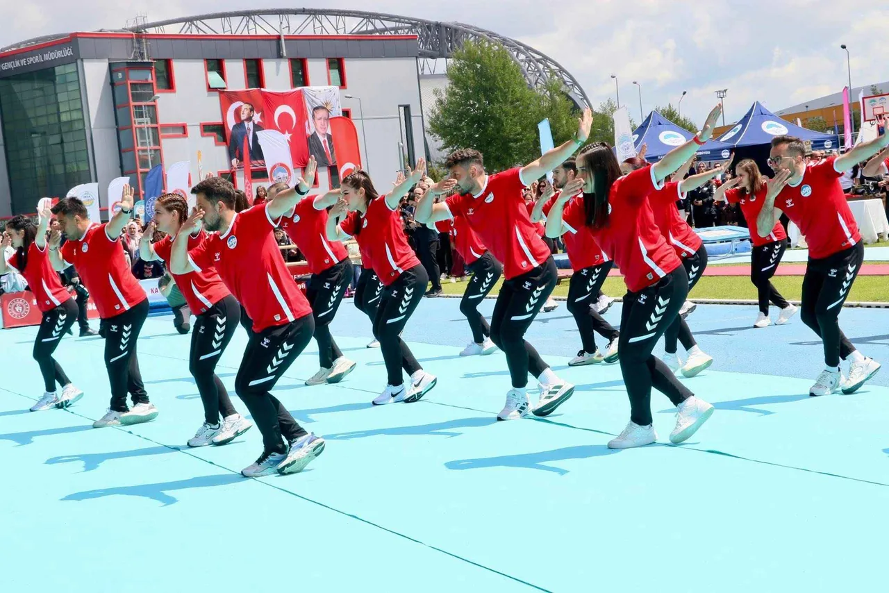 Kayseri’de 19 Mayıs Coşkusu: Bağımsızlık Meşalesi Atatürk Spor Kompleksi'nde Yeniden Parladı! — haber görseli