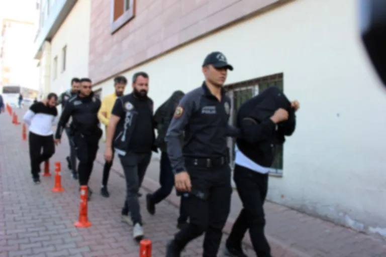 Kayseri'de Kaçakçılara Büyük Darbe: 23 Şüpheli Yakalandı 4 Şahıs Tutuklandı — haber görseli