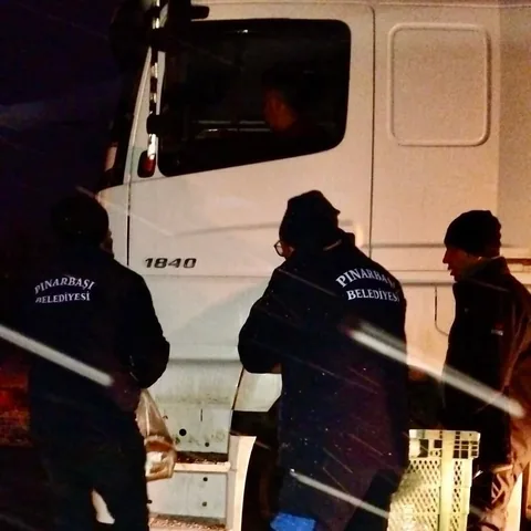 Pınarbaşı' da Yolda Kalanlara Sıcak Çorba İkramı — haber görseli