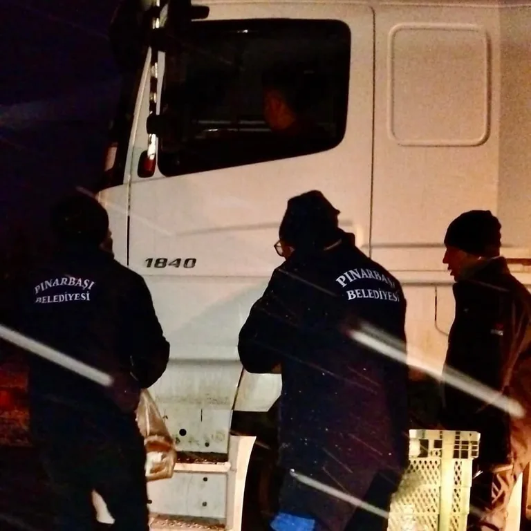 Pınarbaşı' da Yolda Kalanlara Sıcak Çorba İkramı — haber görseli