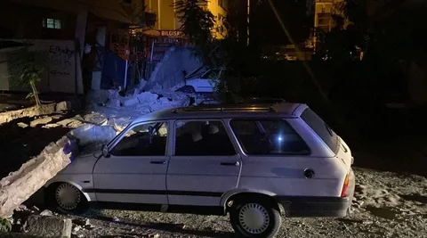 Kocasinan’da Apartmanın Bahçe Duvarı Yıkıldı: 3 Araç Zarar Gördü — haber görseli