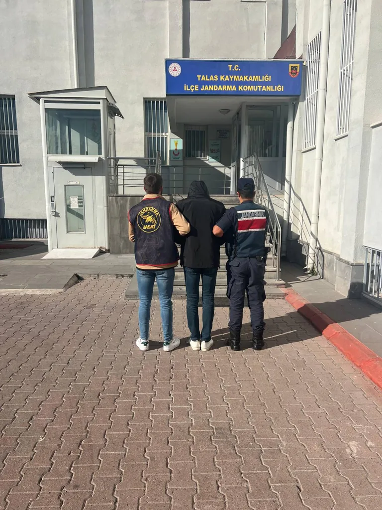 Uyuşturucu ve Yağma Suçlusu Firari, Jandarma Ekiplerince Yakalandı — haber görseli