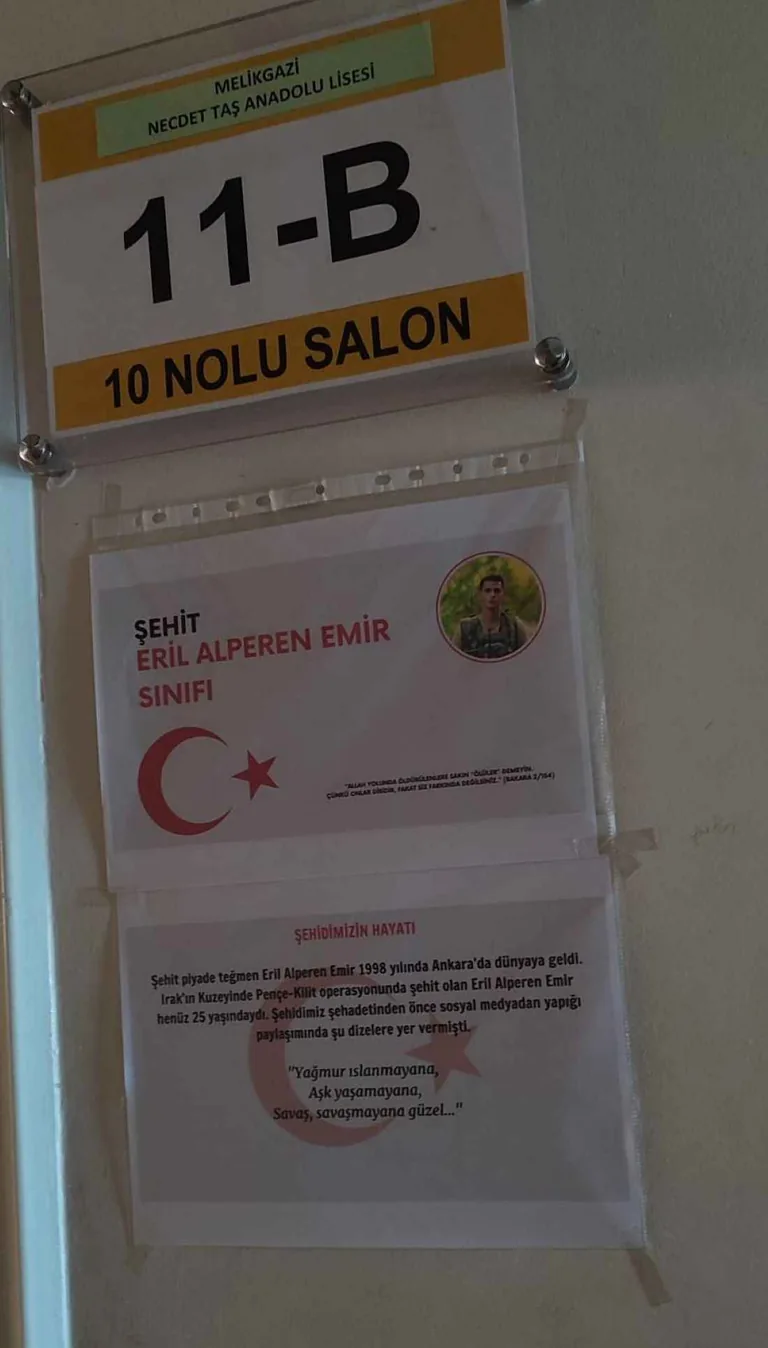Lise öğrencileri şehitlerin ismini sınıflarda yaşatıyor — haber görseli