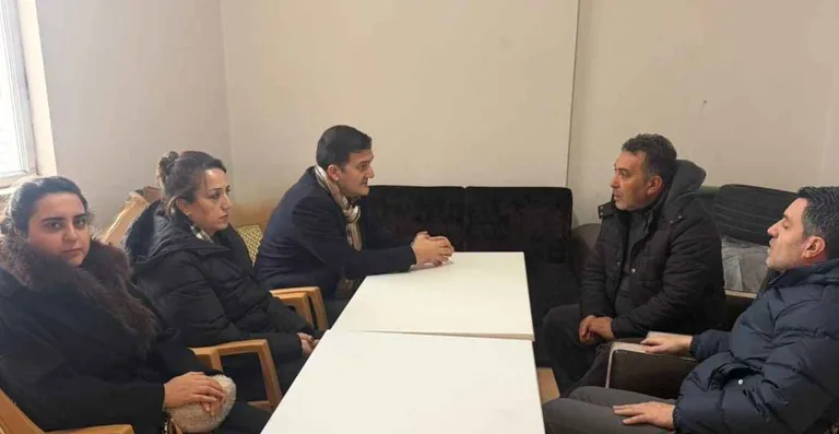 İnşaat Mühendisleri Odası’ndan iş kazasında hayatını kaybeden Furkan Karahançer’in ailesine ziyaret — haber görseli