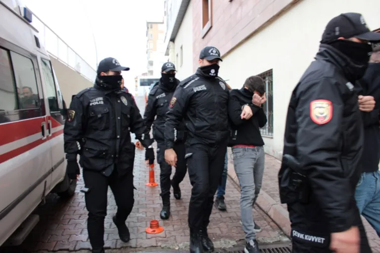 Kayseri Polisi Bir Ayda 738 Şüpheliyi Yakaladı — haber görseli