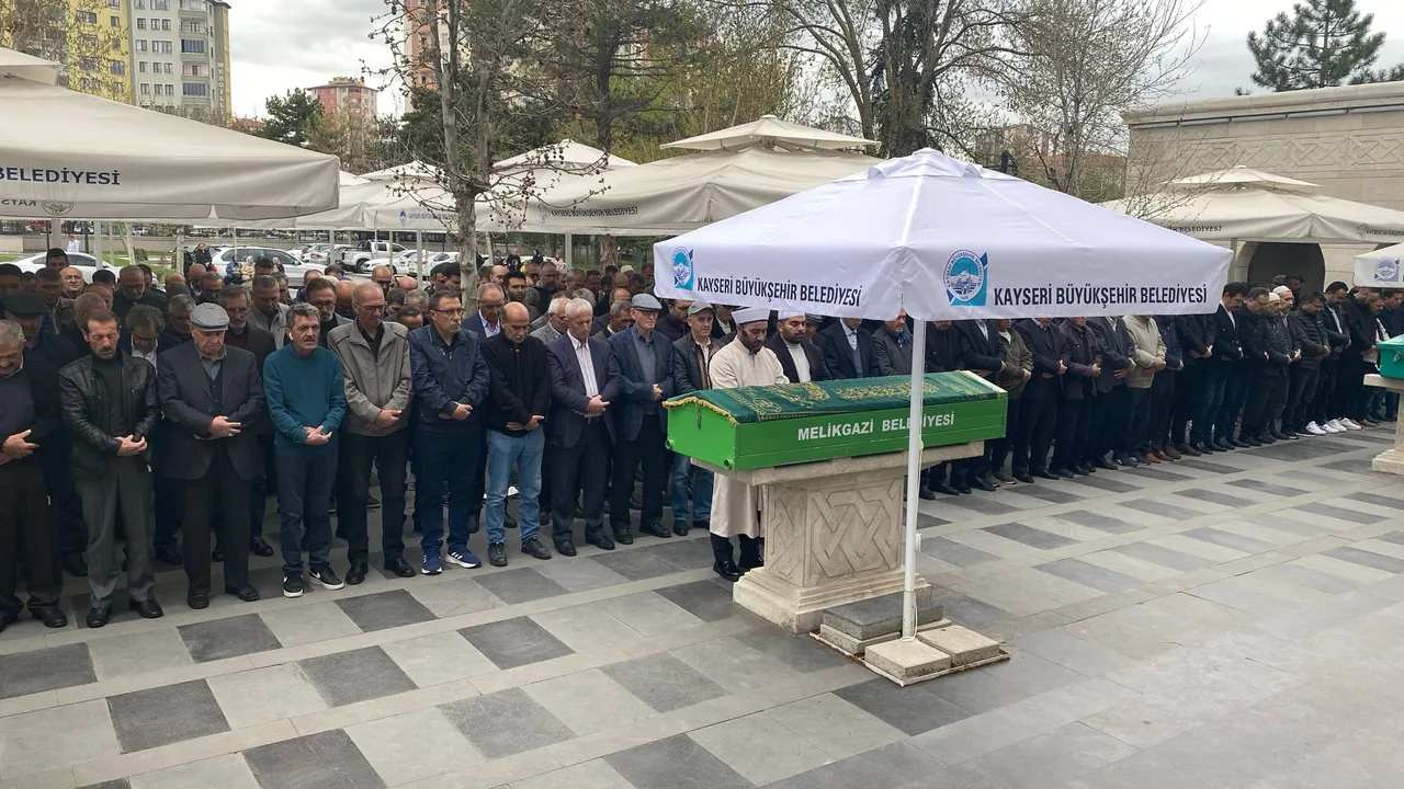 Tramvay çarpması sonucu hayatını kaybeden vatandaş toprağa verildi — haber görseli